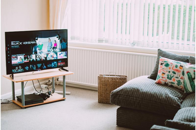 Netflix: Filmové novinky a seriály v únoru 2023