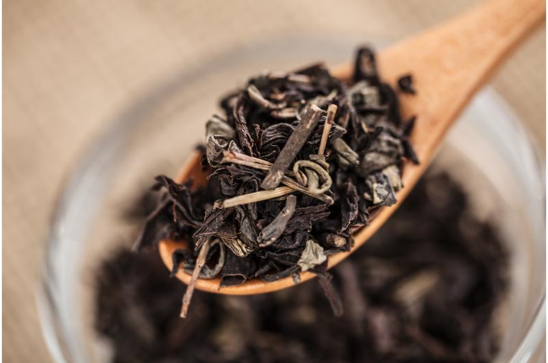 Černý čaj na jarní úklid. Jak ho použít k dokonalé čisté domácnosti?