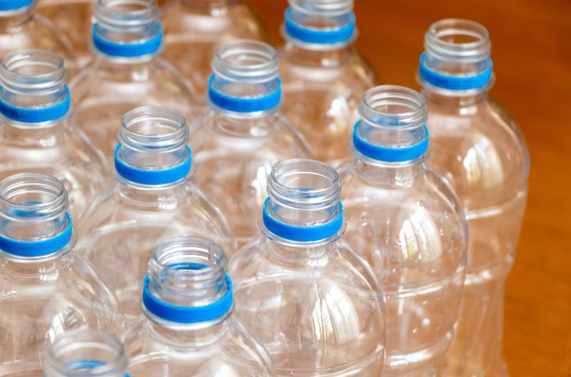 Nový systém zálohování PET lahví: Jak ovlivní ceny a recyklaci v Česku?