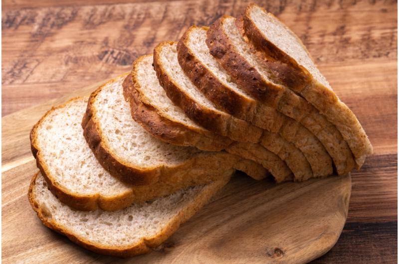 Jak oživit starý chléb? Tento jednoduchý trik mu vrátí čerstvost a ušetří plýtvání