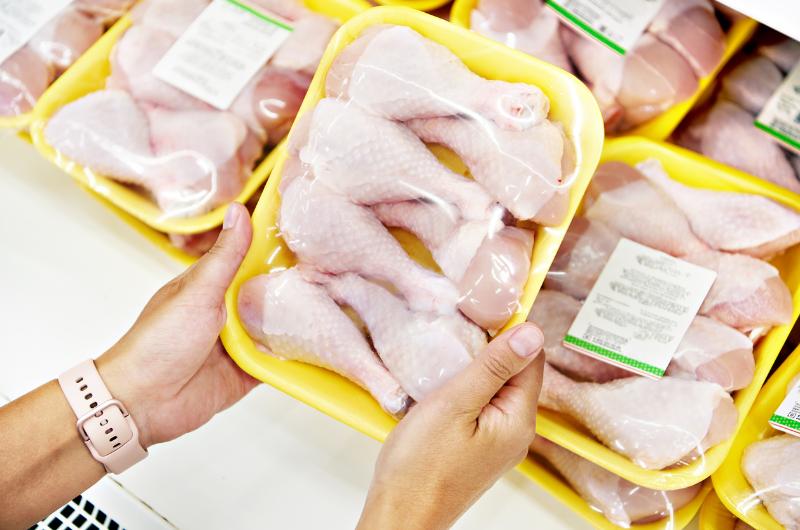 Skandál s kuřecím masem: Salmonela z Polska i Ukrajiny už je v českých mrazácích!