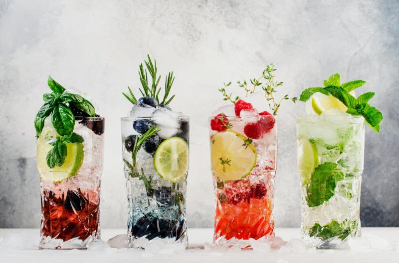 Mezinárodní den koktejlů je tu: Vyzkoušejte domácí drinky, které zvládne každý