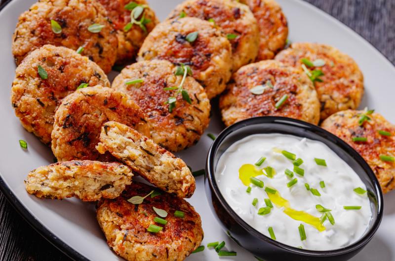 Křupavé vegetariánské karfiolové placičky: Rychlý a zdravý oběd hotový do 30 minut