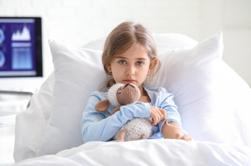 Rodiče netušili, že jde o minuty. Dceru zachránil skleněný test – ale za cenu končetin