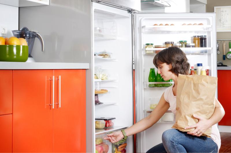 Lednice vám žere peníze i čerstvost jídla: Toto dělá 9 z 10 Čechů špatně
