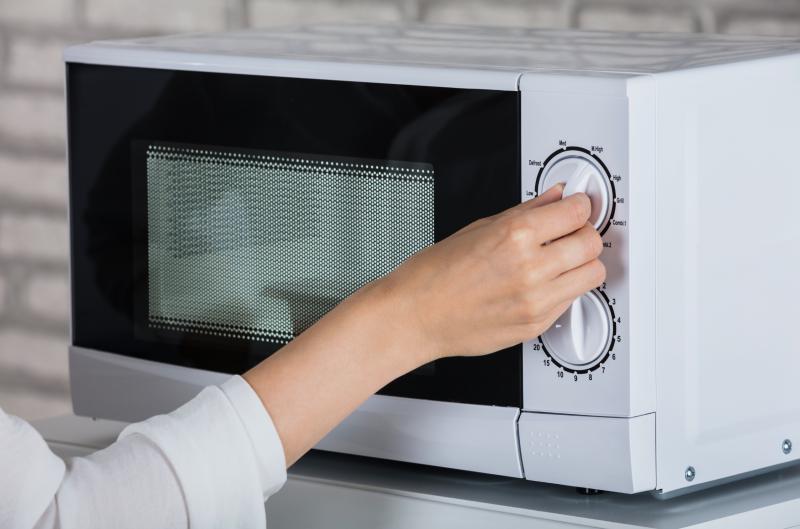 Vaření těstovin v mikrovlnce: Rychlejší, úspornější a podle vědců i zdravější způsob