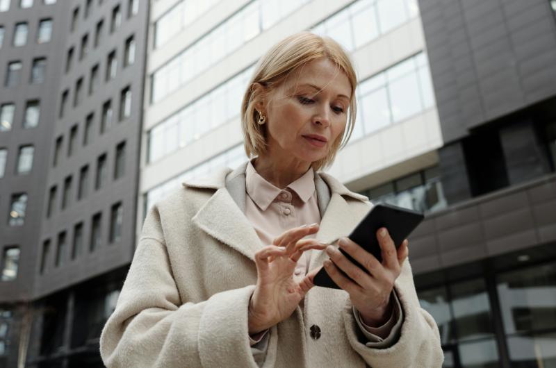 Ženy po čtyřicítce pozor: Tyto podzimní kousky vám uberou roky a dodají styl