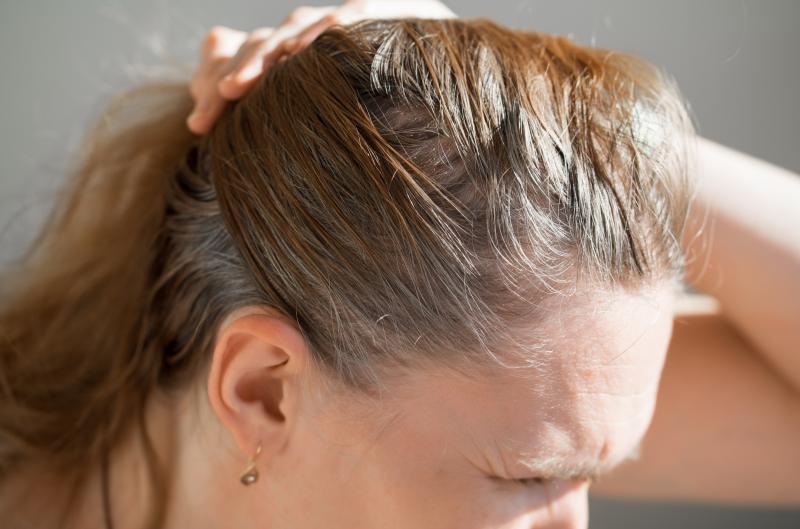 Jak zamaskovat šediny: 6 účinných triků, které fungují okamžitě