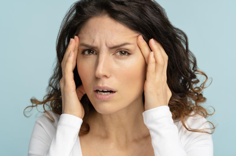 Tuto chybu dělá skoro každá žena: kvůli ní vám vznikají vrásky dřív, než si myslíte