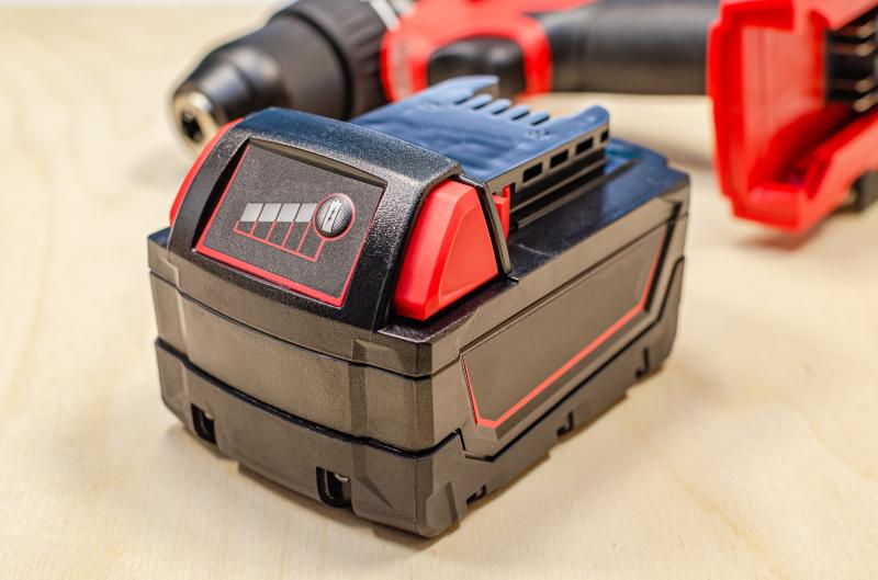 Jak správně skladovat akumulátory z AKU nářadí: Zásady zimní i celoroční péče