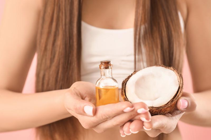 Šokující trik, který celebritám změnil pokožku: Tajná síla kokosového oleje, o které málokdo ví!