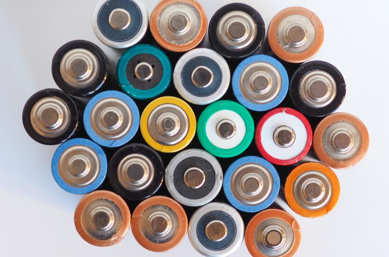 Máte doma použité baterky? Může to být poklad – ale jen pokud s nimi naložíte správně