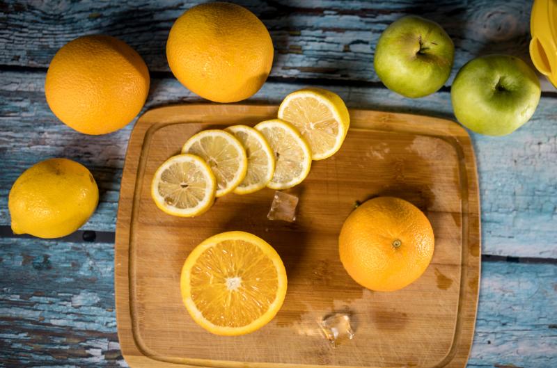 Kolik vitamínu C opravdu potřebujete? Většina lidí ho užívá špatně