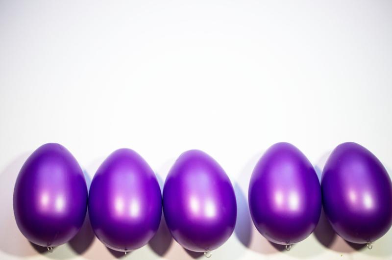 Fialová velikonoční vajíčka: Proč tato barva získává popularitu a jak ji vytvořit doma