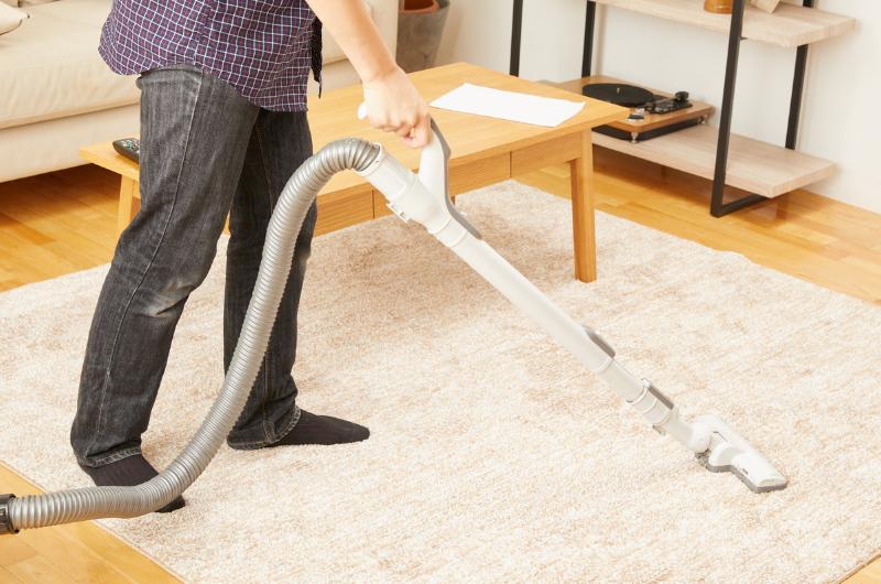 Myslíte si, že vysáváte správně? Tyhle chyby ničí vysavač i podlahy