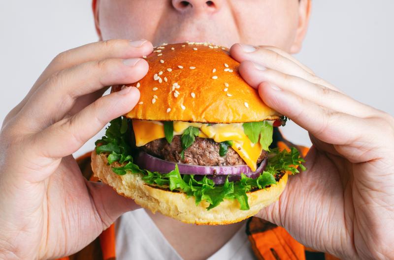 Máte vysoký cholesterol? Těchto 5 změn v jídelníčku pomůže víc než drastická dieta
