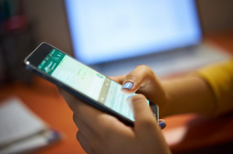 WhatsApp chystá zásadní změnu. Od října se za zprávy začne platit