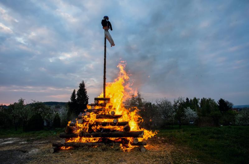 Pálení čarodějnic: Kdy, proč a co tato magická tradice skutečně symbolizuje