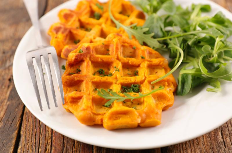 Slané vafle z bramborové kaše: Recept, který zužitkuje zbytky a překvapí chutí