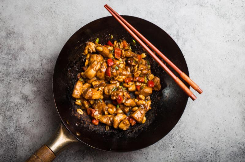 Kung Pao jako z čínské restaurace? Vyzkoušejte domácí recept, který zvládne každý!