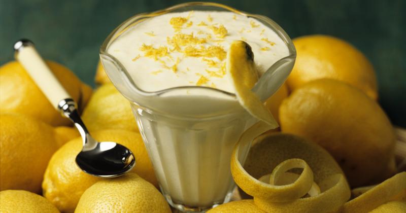 Lehký citronový mousse: Oslnivý dezert z pár surovin, který zvládnete za pár minut