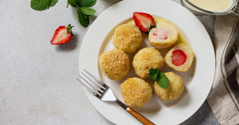 Recept na jahodové knedlíky s tvarohem, který zvládne každý