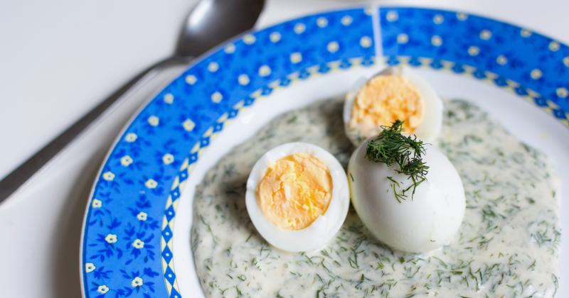 Recept na koprovou omáčku s vejcem: klasika, která nikdy nezklame