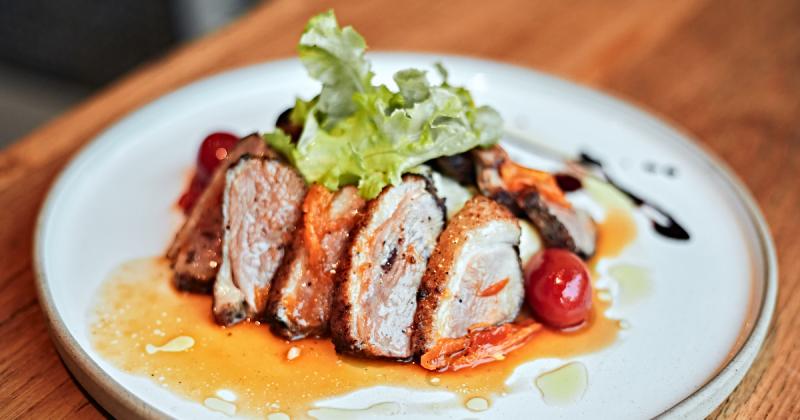 Kachní prsa jako z luxusní restaurace: Šťavnatý recept, kterým ohromíte každého