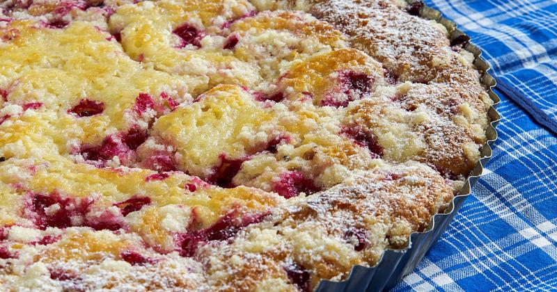 Rybízový koláč s drobenkou: Recept na letní klasiku, která chutná sladce i kysele