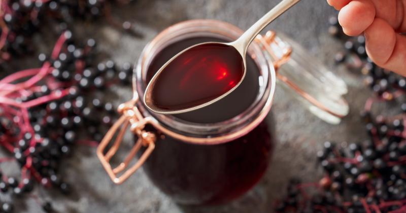 Recept na bezový sirup: Jak si připravit tradiční domácí elixír
