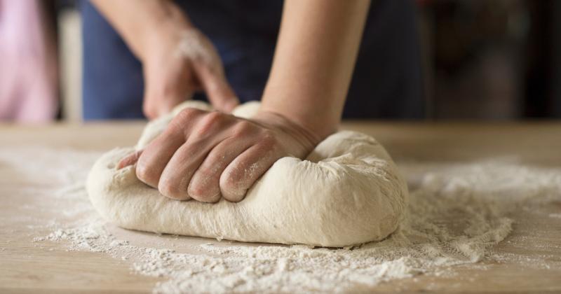 Jogurtové těsto jako od babičky: Sladké koláče i voňavá pizza bez kynutí