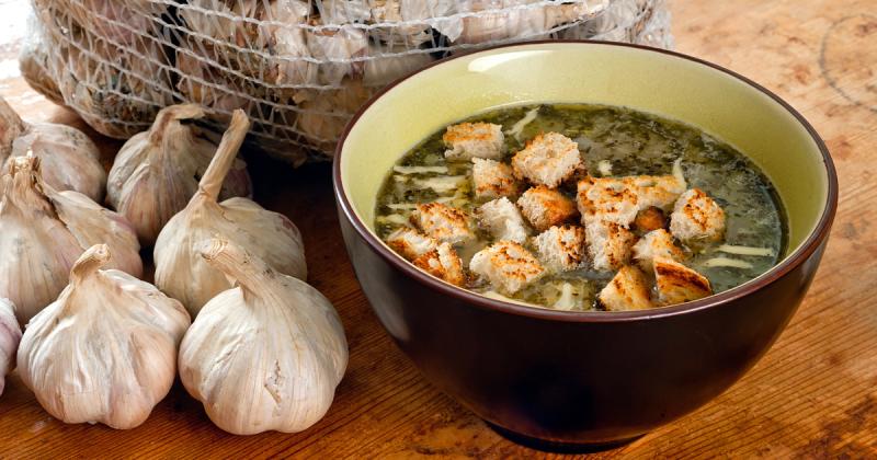 Česnečka: Tradiční recept, který postaví na nohy v každém počasí