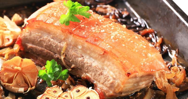 Pomalu pečený bůček na pivu: Tajný tip na křupavou kůžičku