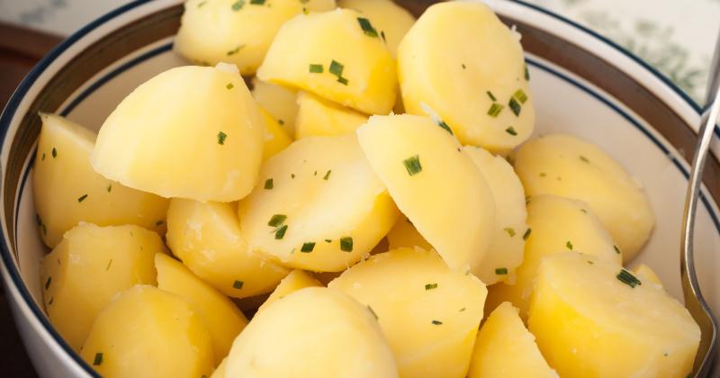Jak dlouho vařit brambory na salát, kaši i přílohu: Časy, které musíte znát