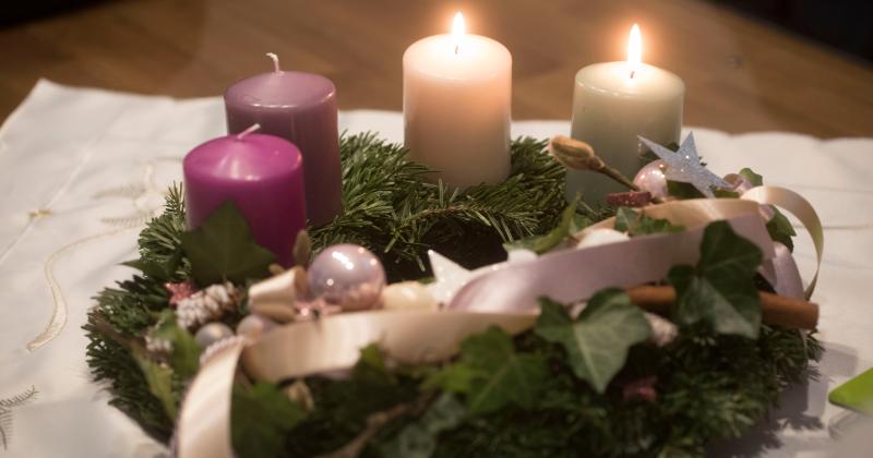 Co se děje o 3. adventní neděli? Důvod růžové svíčky vás překvapí