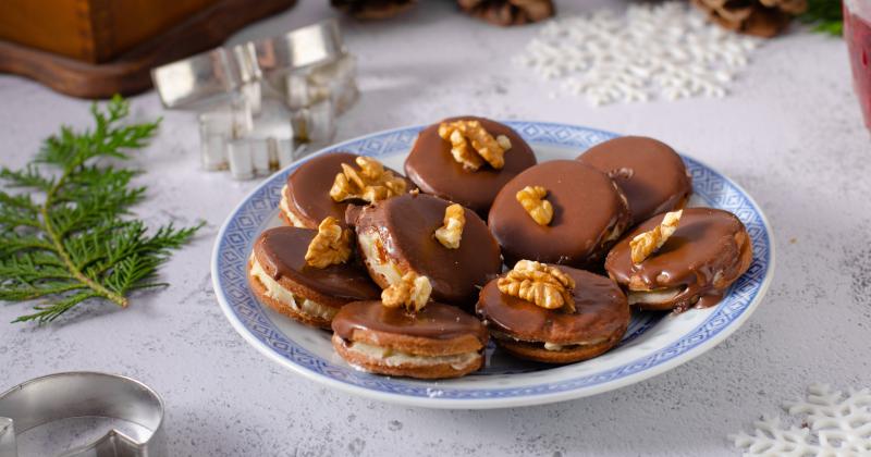 Jak udělat lesklou čokoládovou polevu na vánoční cukroví? Stačí jedna skrytá ingredience