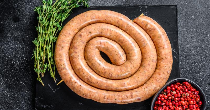 Vinná klobása na černém pivu s cibulkou: Tenhle trik dělá chuť naprosto dokonalou