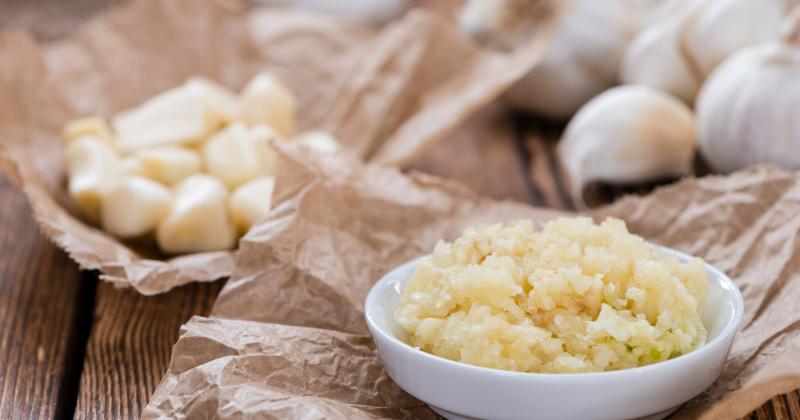 Silvestrovská česneková pomazánka: Rychlá jistota, která zmizí jako první