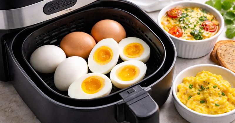 Vejce z horkovzdušné fritézy dobývají internet. Je to jen trik, nebo lepší způsob vaření?