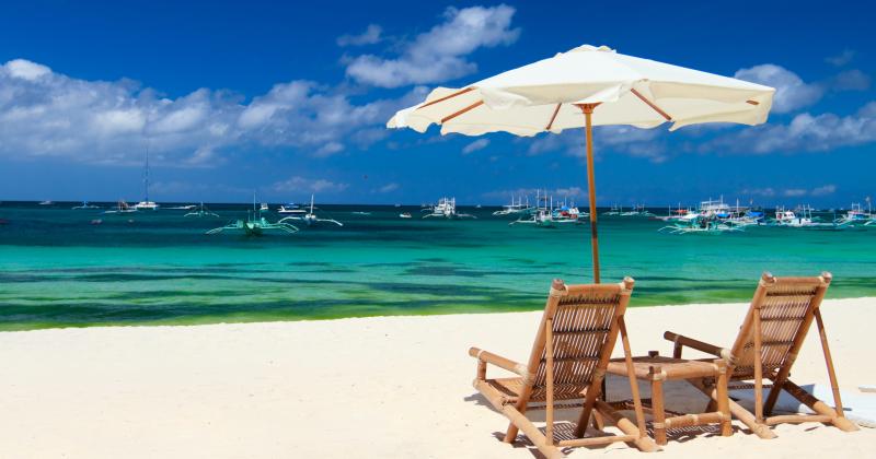 V únoru k moři levně? Týden v Alpách dnes stojí víc než dvě pláže