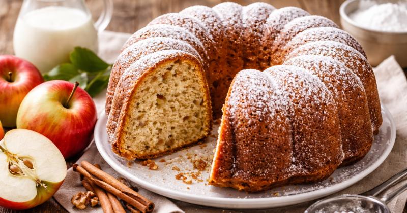 Kefírová bábovka s jablky: Vláčná klasika, která zmizí ze stolu jako první