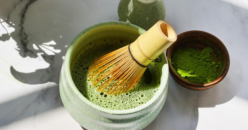 Matcha slibuje spalování tuků. Tělo ale reaguje jinak, než čekáte