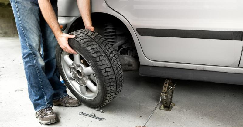 Řidiči dělají každé jaro stejnou chybu. Přezouváte pneumatiky moc brzy?