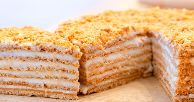 Jednoduchý medovník recept: Domácí dezert z pár surovin, který zvládne každý