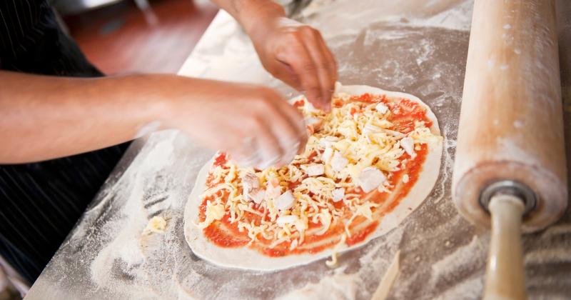 Těsto na pizzu bez droždí: Hotové za 15 minut a chutná překvapivě dobře