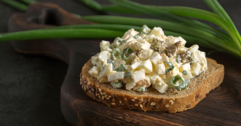 Co s vejci po Velikonocích? 5 pomazánek, které jsou lepší než klasika s majonézou