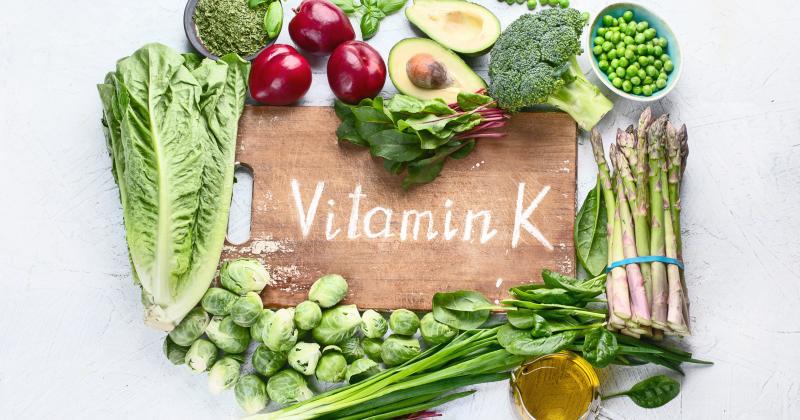 Proč užívat vitamín K2? 7 důvodů, proč je pro vaše tělo důležitější, než si myslíte