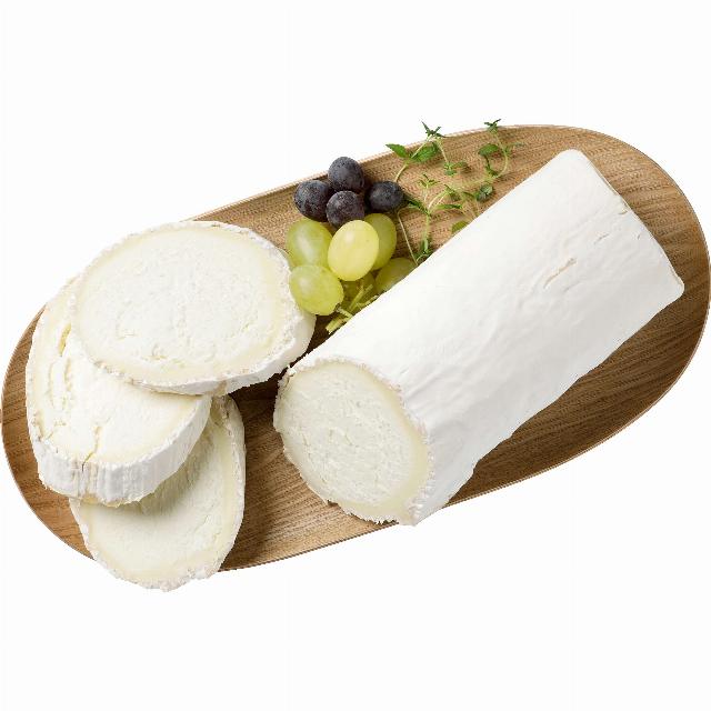 Ovčí sýr s bílou plísní na povrchu