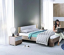 Postel s nočními stolky