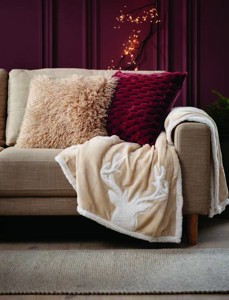 1) Dekorační polštář KRONVIKKE